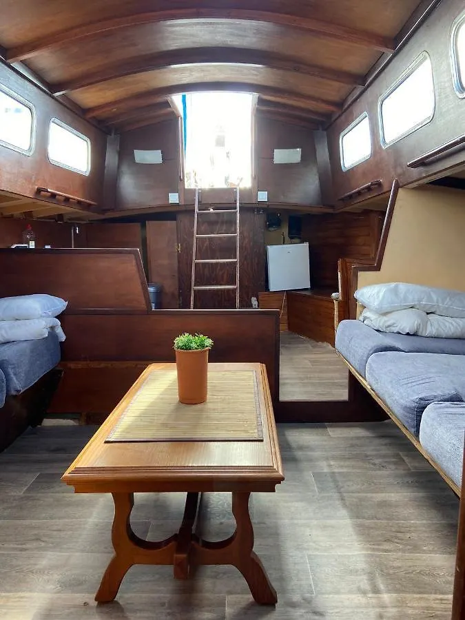 Båthotell Fantastic Sailing Boat To Sleep In Barcelona Hotell
